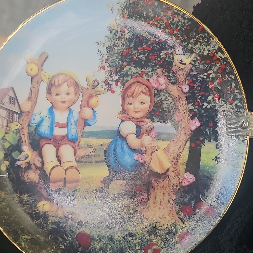 M.J Hummel Apple Tree Boy And Girl